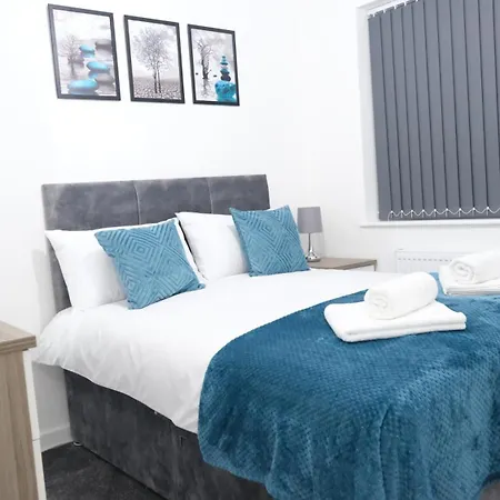 Modernized Three Bedroom House Near Stadium, Attractions, Centre - Sky N Netflix - Convenient Transport Σπίτι διακοπών