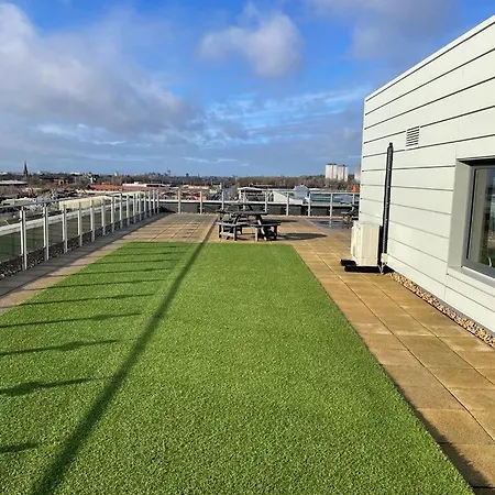 Mcr 1br Getaway With Rooftop Access & Prime Location * Манчестер