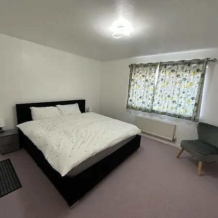 Spacious & Lovely 4 Bedroom In *