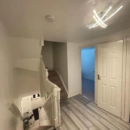 Spacious & Lovely 4 Bedroom In *