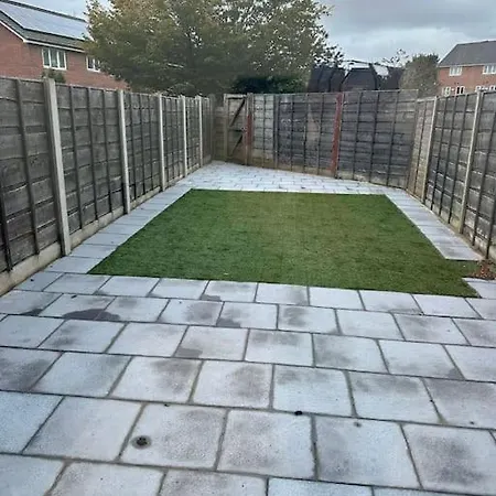 Holiday home Spacious & Lovely 4 Bedroom In Manchester