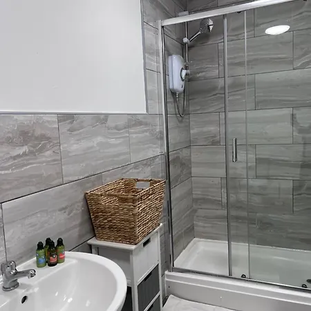 Luxury 2 Bed At Seymour Grove *