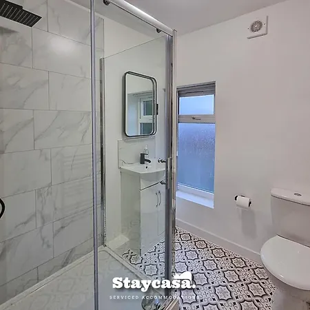 Delightful Spacious Haven With Large Driveway בית נופש