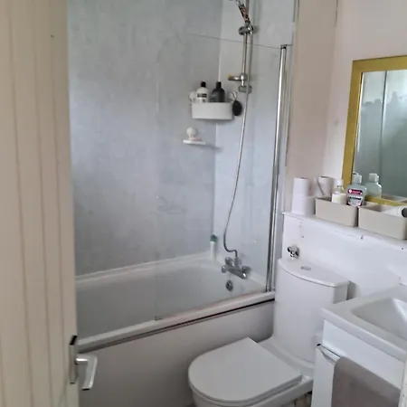 Guest house 4 Mereside Walk