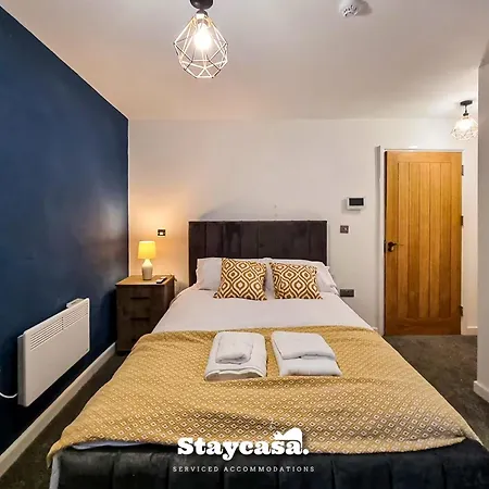 Delightful Spacious Haven With Large Driveway Manchester