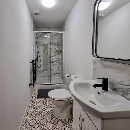 Delightful Spacious Haven With Large Driveway