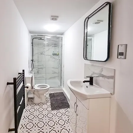 Delightful Spacious Haven With Large Driveway בית נופש מנצ'סטר