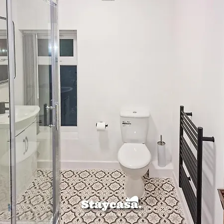 Delightful Spacious Haven With Large Driveway בית נופש *