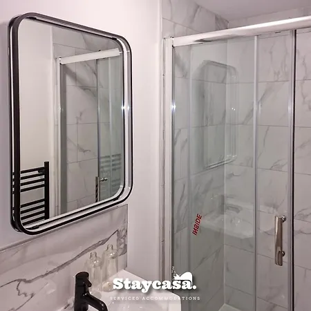 Holiday home Delightful Spacious Haven With Large Driveway