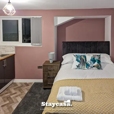 בית נופש Delightful Spacious Haven With Large Driveway *