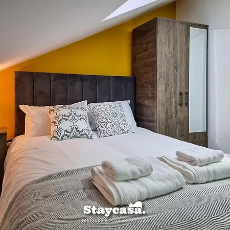 Delightful Spacious Haven With Large Driveway Manchester