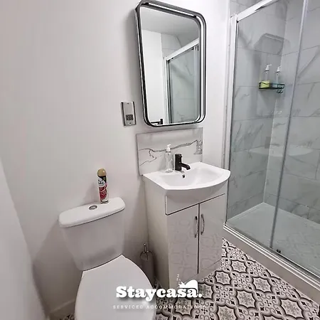 Delightful Spacious Haven With Large Driveway *