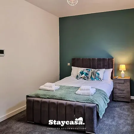 Delightful Spacious Haven With Large Driveway Holiday home Manchester