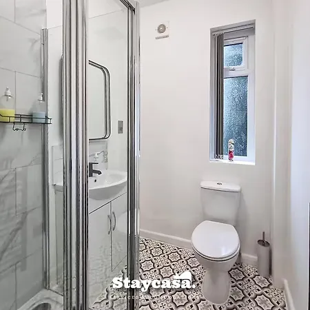 Delightful Spacious Haven With Large Driveway מנצ'סטר