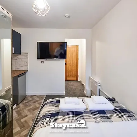 בית נופש Delightful Spacious Haven With Large Driveway