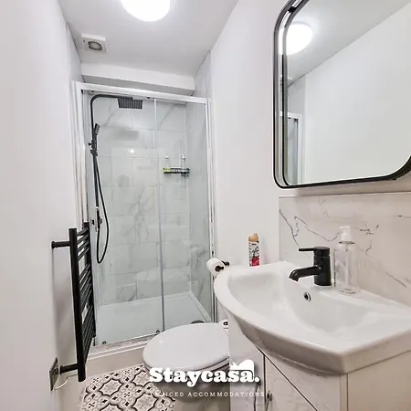 Delightful Spacious Haven With Large Driveway מנצ'סטר