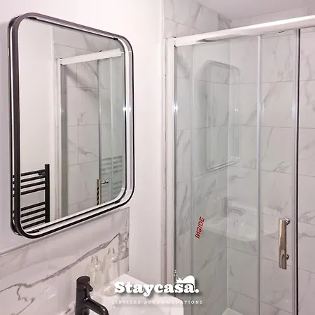 Delightful Spacious Haven With Large Driveway * מנצ'סטר