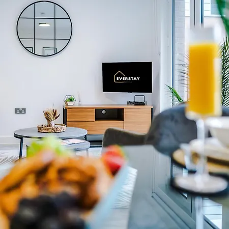 Athena Suite: Mdn 2bd W/ Roof Terrace * Manchester
