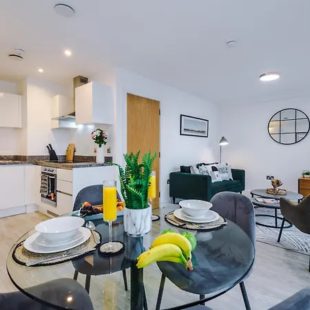 Athena Suite: Mdn 2bd W/ Roof Terrace