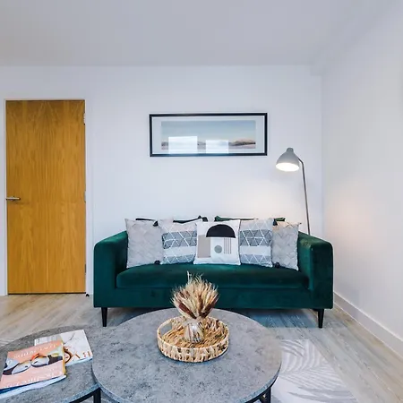 Athena Suite: Mdn 2bd W/ Roof Terrace *