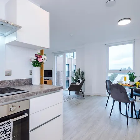 Athena Suite: Mdn 2bd W/ Roof Terrace *