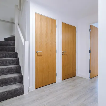 Athena Suite: Mdn 2bd W/ Roof Terrace Appartement *