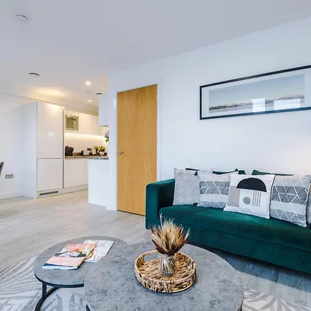 Athena Suite: Mdn 2bd W/ Roof Terrace * Manchester