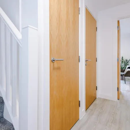 Athena Suite: Mdn 2bd W/ Roof Terrace Appartement