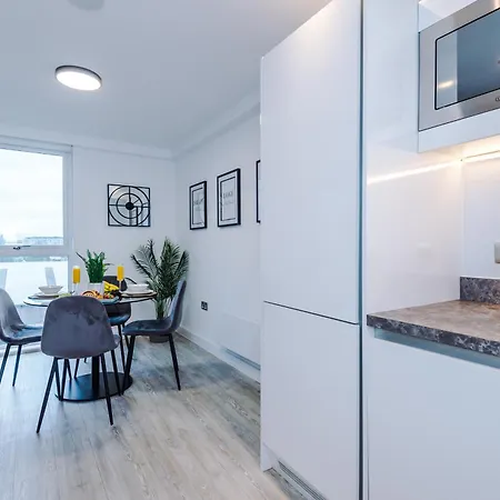 Athena Suite: Mdn 2bd W/ Roof Terrace *