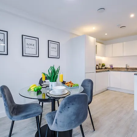 Athena Suite: Mdn 2bd W/ Roof Terrace