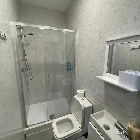 Luxurious En-suite 3 *