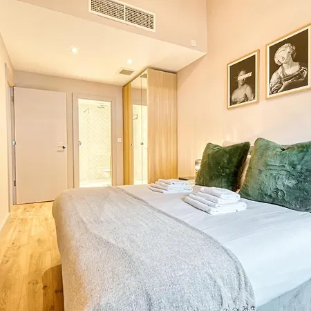 דירה Centre 3 Bedroom #41 *