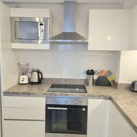 Mcr 1br Getaway With Rooftop Access & Prime Location *
