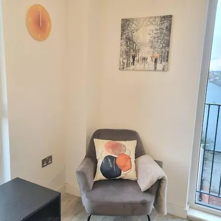 Mcr 1br Getaway With Rooftop Access & Prime Location Apartamento