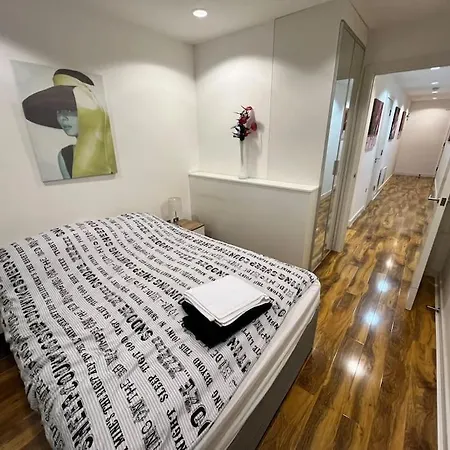 Spacious 2 Bedroom Flat Stunning Waterside View *