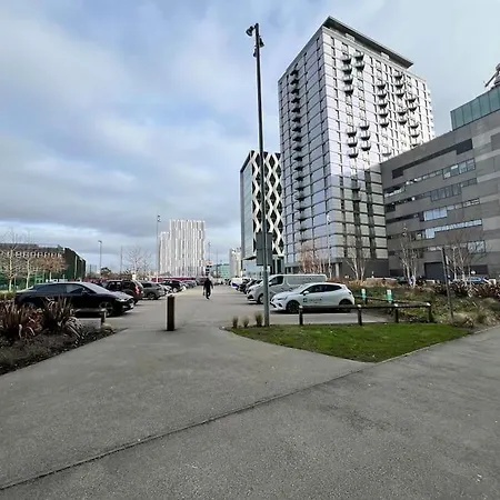 Spacious 2 Bedroom Flat Stunning Waterside View Apartamento Manchester