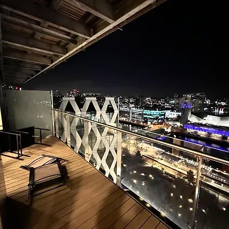 Spacious 2 Bedroom Flat Stunning Waterside View