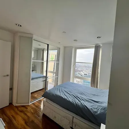 아파트 Spacious 2 Bedroom Flat Stunning Waterside View *