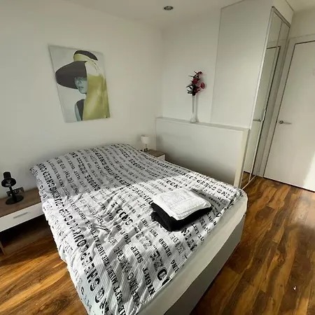 Spacious 2 Bedroom Flat Stunning Waterside View Apartman Manchester