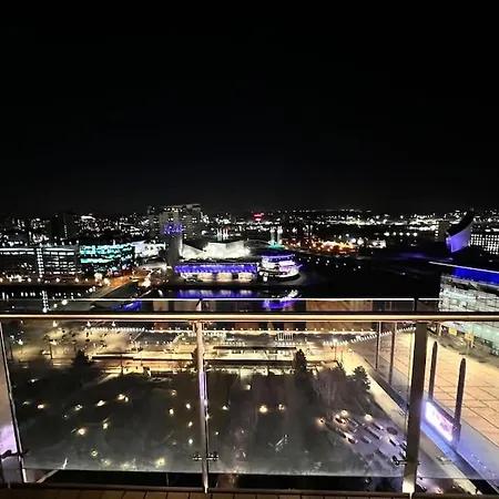 Spacious 2 Bedroom Flat Stunning Waterside View 아파트 *