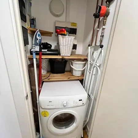 아파트 Spacious 2 Bedroom Flat Stunning Waterside View *