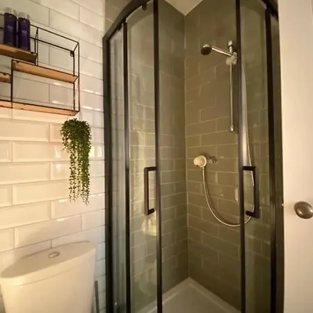 Didsbury Failte Apts - 3 Mins To The Christie's - Ground Floor - Free Parking Apartmán