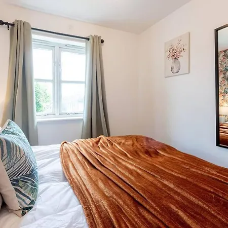 Prázdninový dům Comfy 3-bedroom House Nr Coop Live Arena And Centre By Rest&recharge