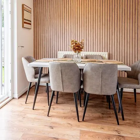 Comfy 3-bedroom House Nr Coop Live Arena And Centre By Rest&recharge Манчестер