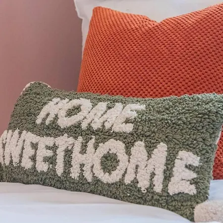 Comfy 3-bedroom House Nr Coop Live Arena And Centre By Rest&recharge Дом отдыха *