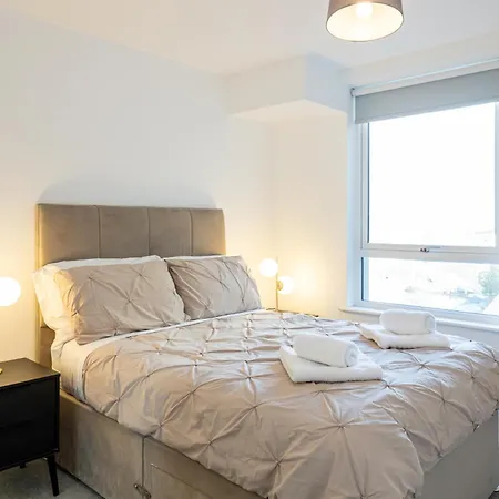 Apartment 5mins Jd Gym Supermarket Retail M60 Centre Salford Queys Media