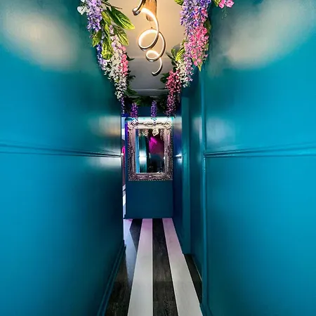 The Ultimate Hen With Bar & Makeup Aparthotel