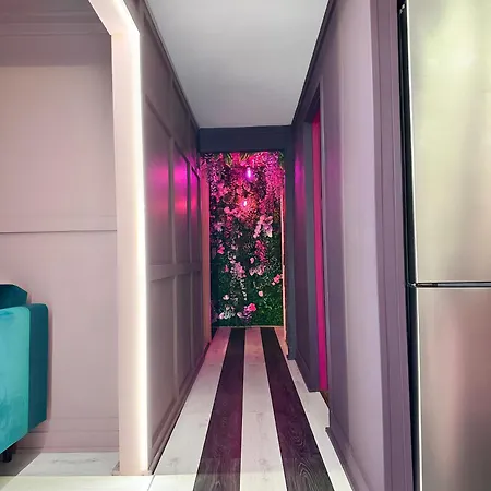 Manchester's Only Private Party For 12 With Makeup Μάντσεστερ