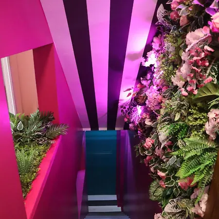 Appart hôtel Manchester's Only Private Party For 12 With Makeup 4*