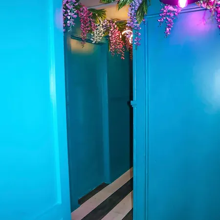 Aparthotel The Ultimate Hen With Bar & Makeup *